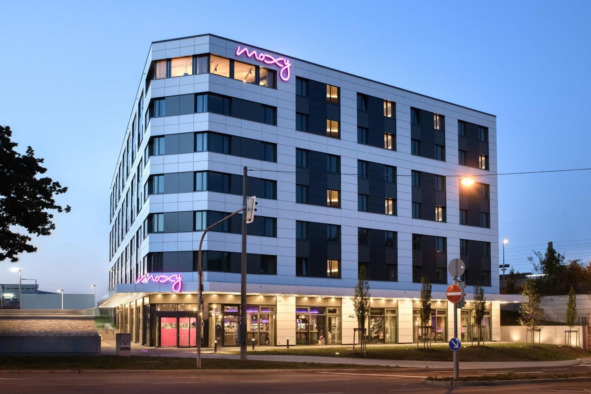 מלון Moxy Stuttgart Feuerbach מראה חיצוני תמונה